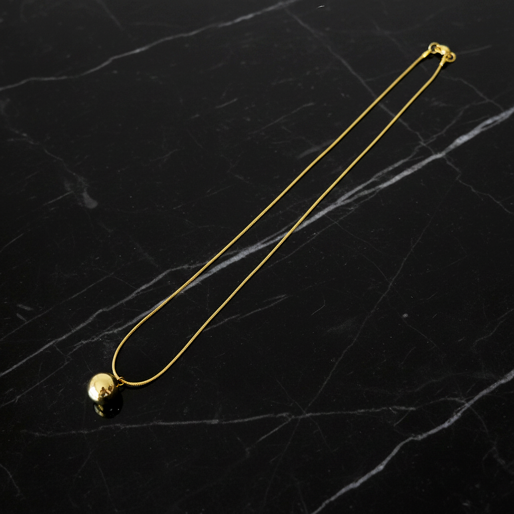 COLLAR ESFERA DORADA DE ACERO INOXIDABLE