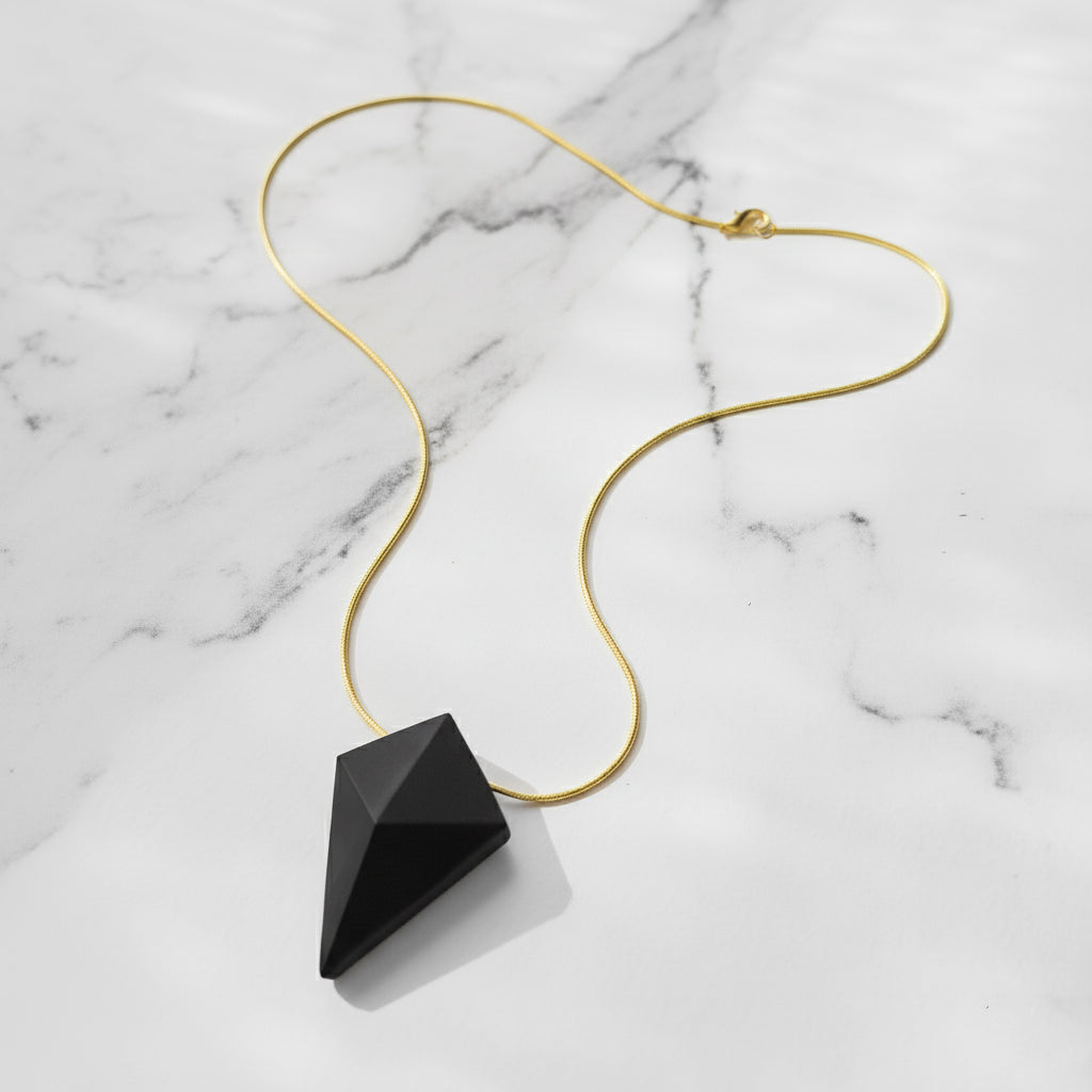 COLLAR PRISMA NEGRO, CADENA DORADA