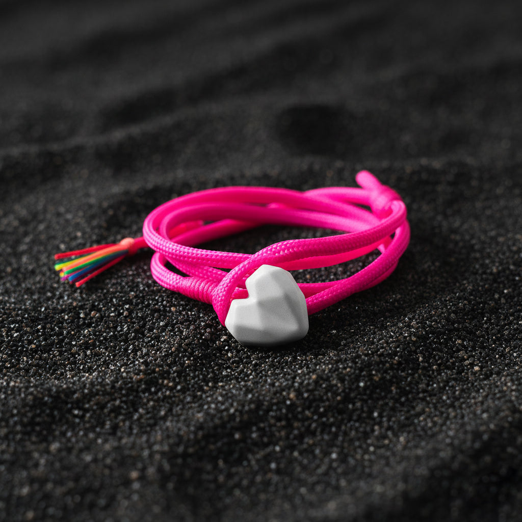 PULSERA CORAZON CONCRETO CORDON ROSA MAGENTA