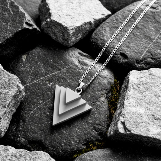 TRIANGLE LAYERS NECKLACE
