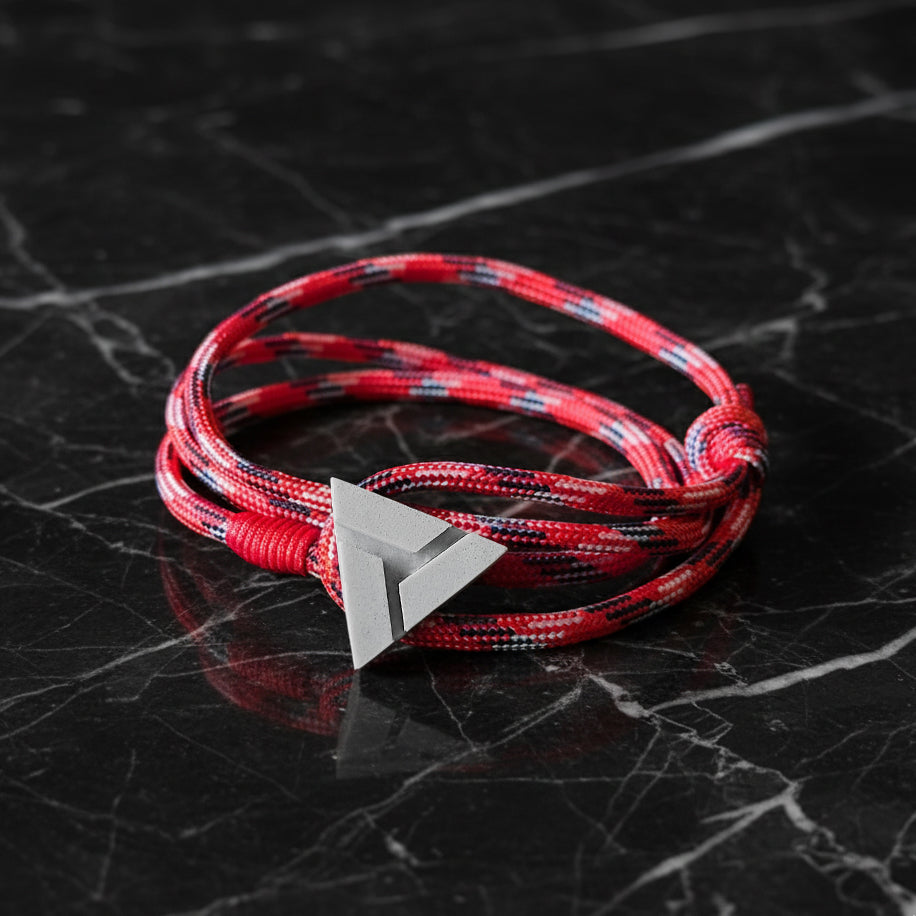 SLICED PULSERA TRIANGULO CONCRETO CORDON ROJO