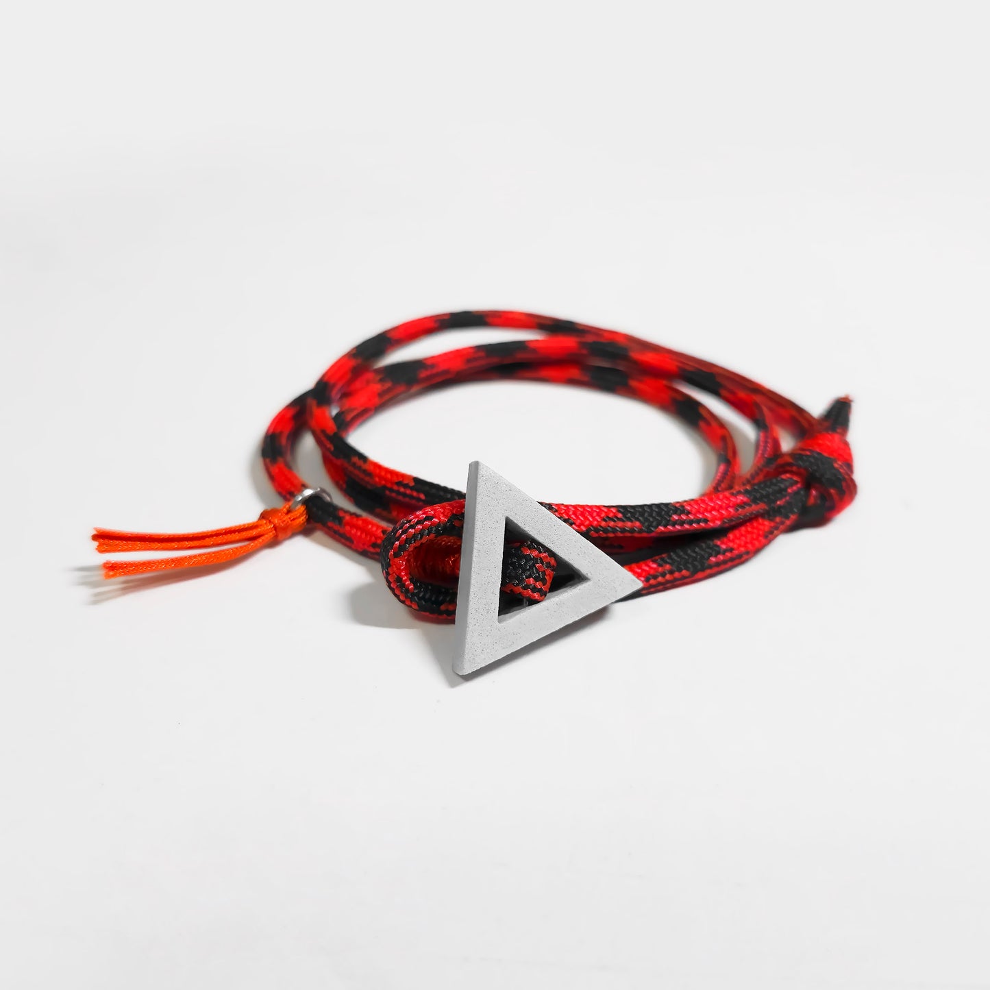 TRIANGLE BLACK RED