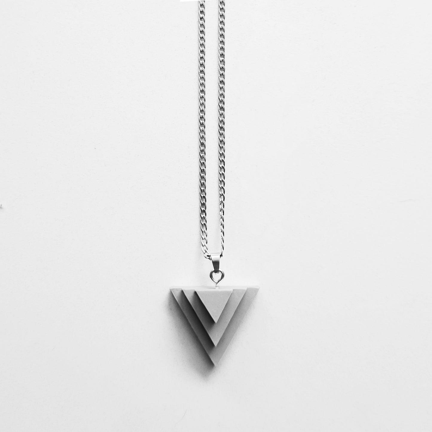 TRIANGLE LAYERS NECKLACE