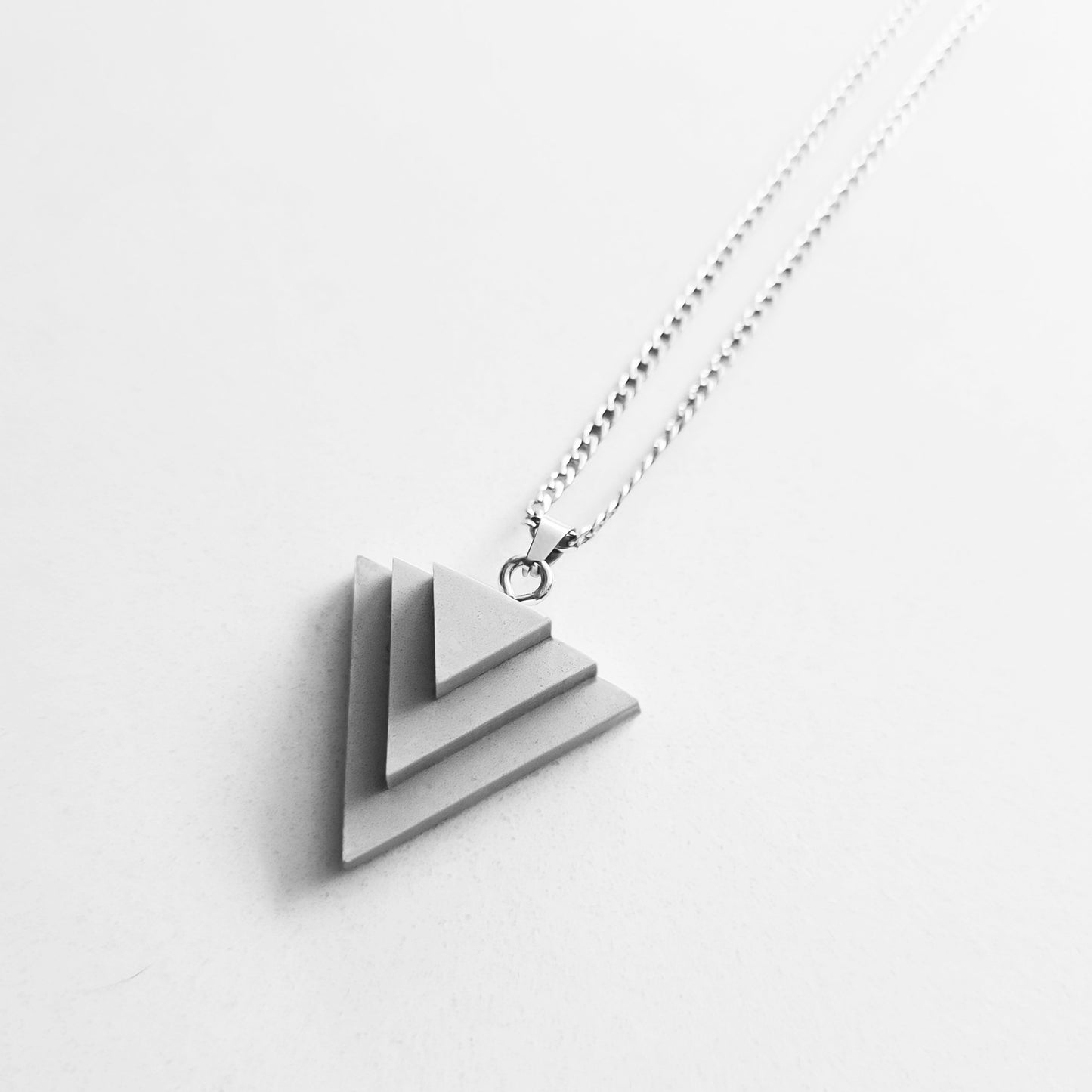 TRIANGLE LAYERS NECKLACE