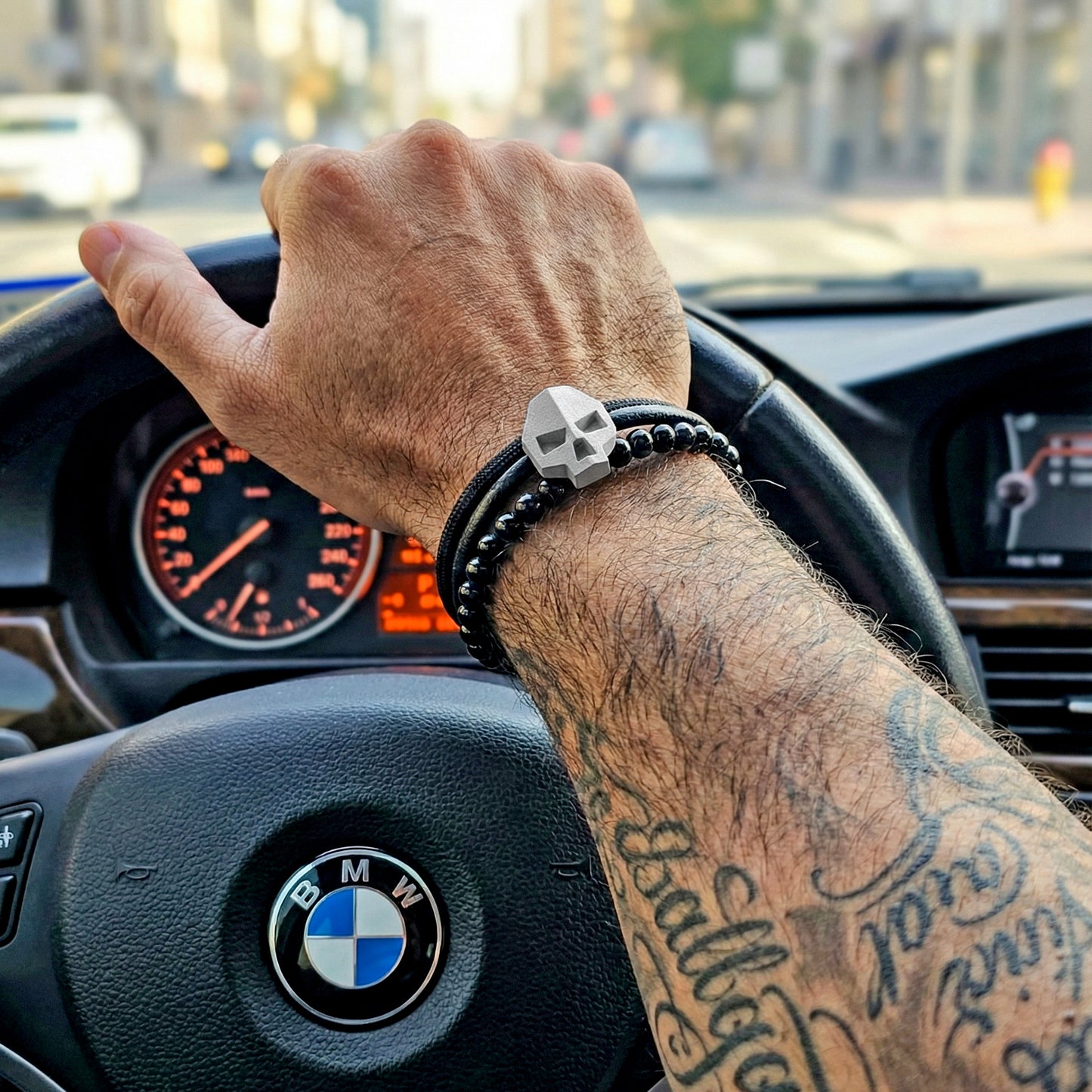 SKULL PULSERA TRIPLE CON CALAVERA Y CORDONES MIXTOS