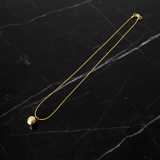 COLLAR ESFERA DORADA DE ACERO INOXIDABLE