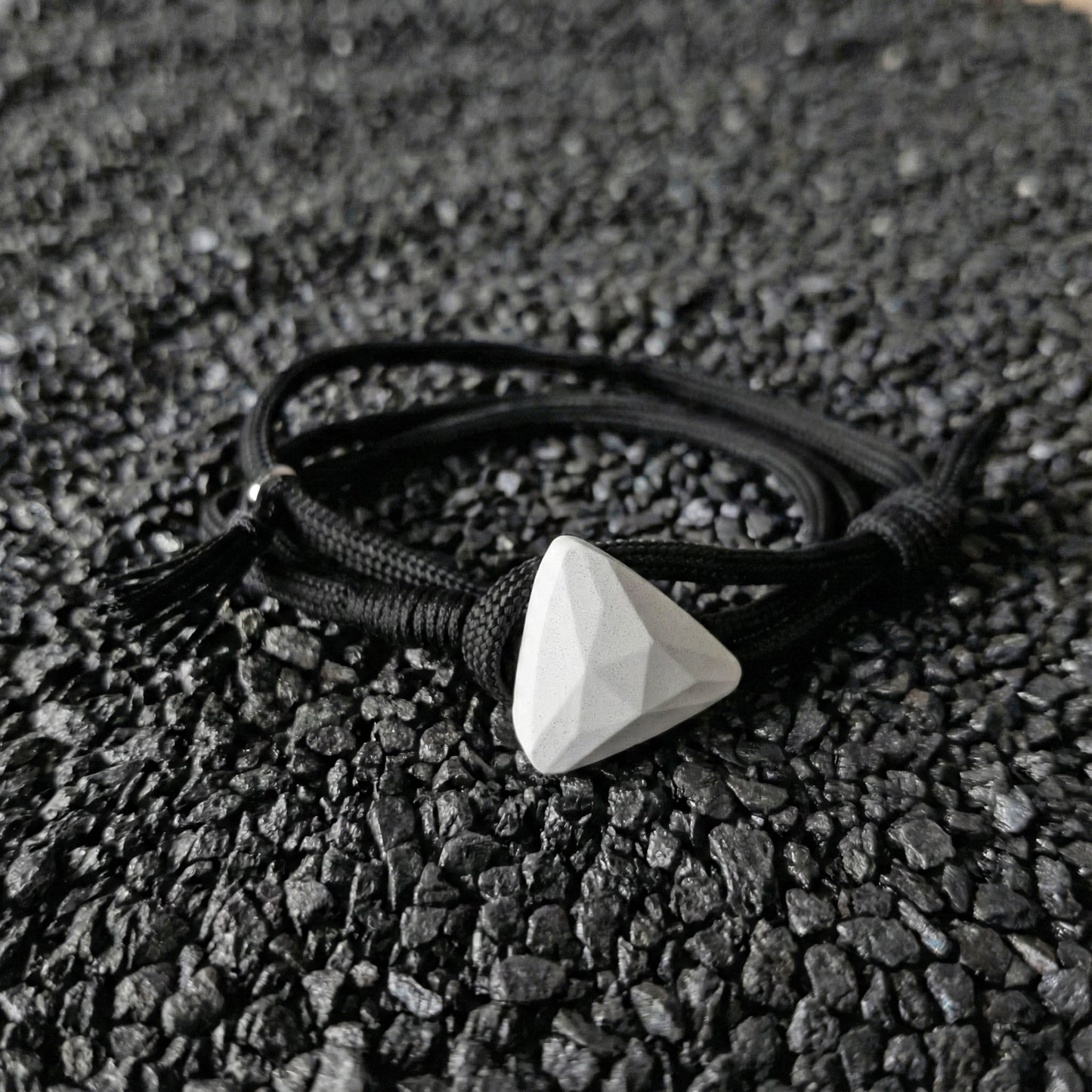 TRIANGLE, PULSERA TRIANGULO DE CONCRETO
