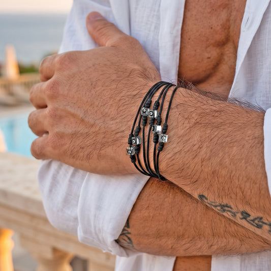 LUCKY CHARM. SET DE 6 PULSERAS CON OJO CUADRADO Y CORDON NEGRO