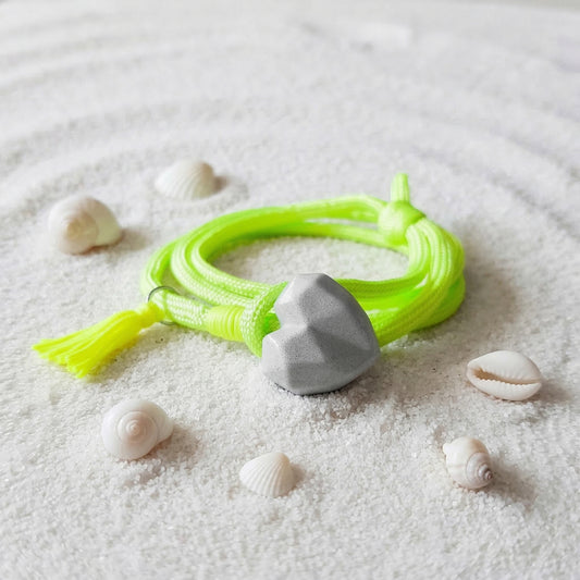 PULSERA CORAZON CONCRETO CORDON NEON