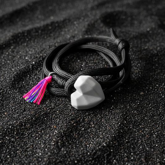 PULSERA CORAZON CONCRETO CORDON NEGRO