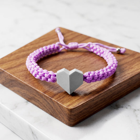 TINY LOVE. PULSERA CON CORAZON Y CORDON TRENZADO LILA