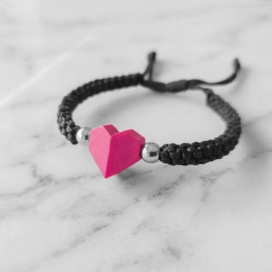 PULSERA CON CORAZON ROSA Y CORDÓN NEGRO