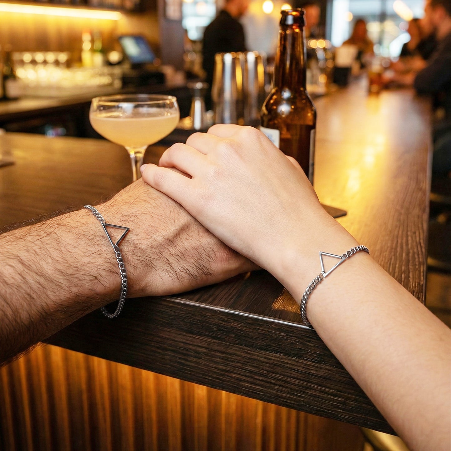 LOVERS, SET PULSERAS CON TRIANGULO DE ACERO SIMBOLO DE ARMONIA