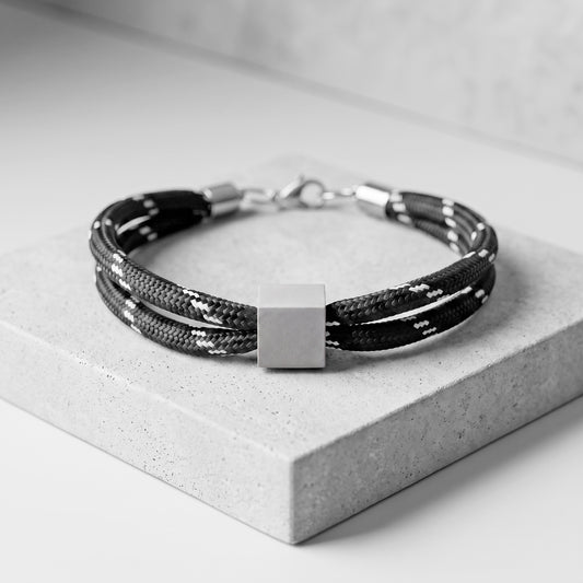 CUBE. PULSERA DOBLE CORDON, CUBO DE CONCRETO I