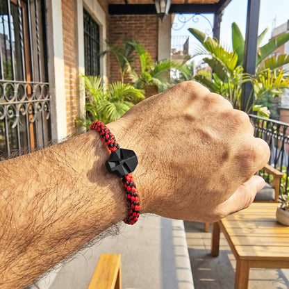 DARK SKULL. PULSERA CALAVERA NEGRA CORDON TRENZADO ROJO
