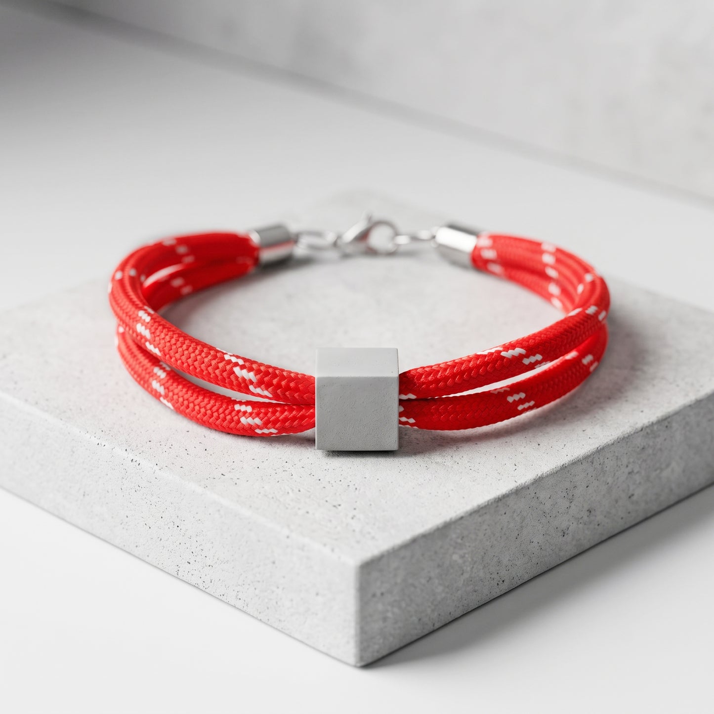 CUBE. PULSERA DOBLE CORDON, CUBO DE CONCRETO II