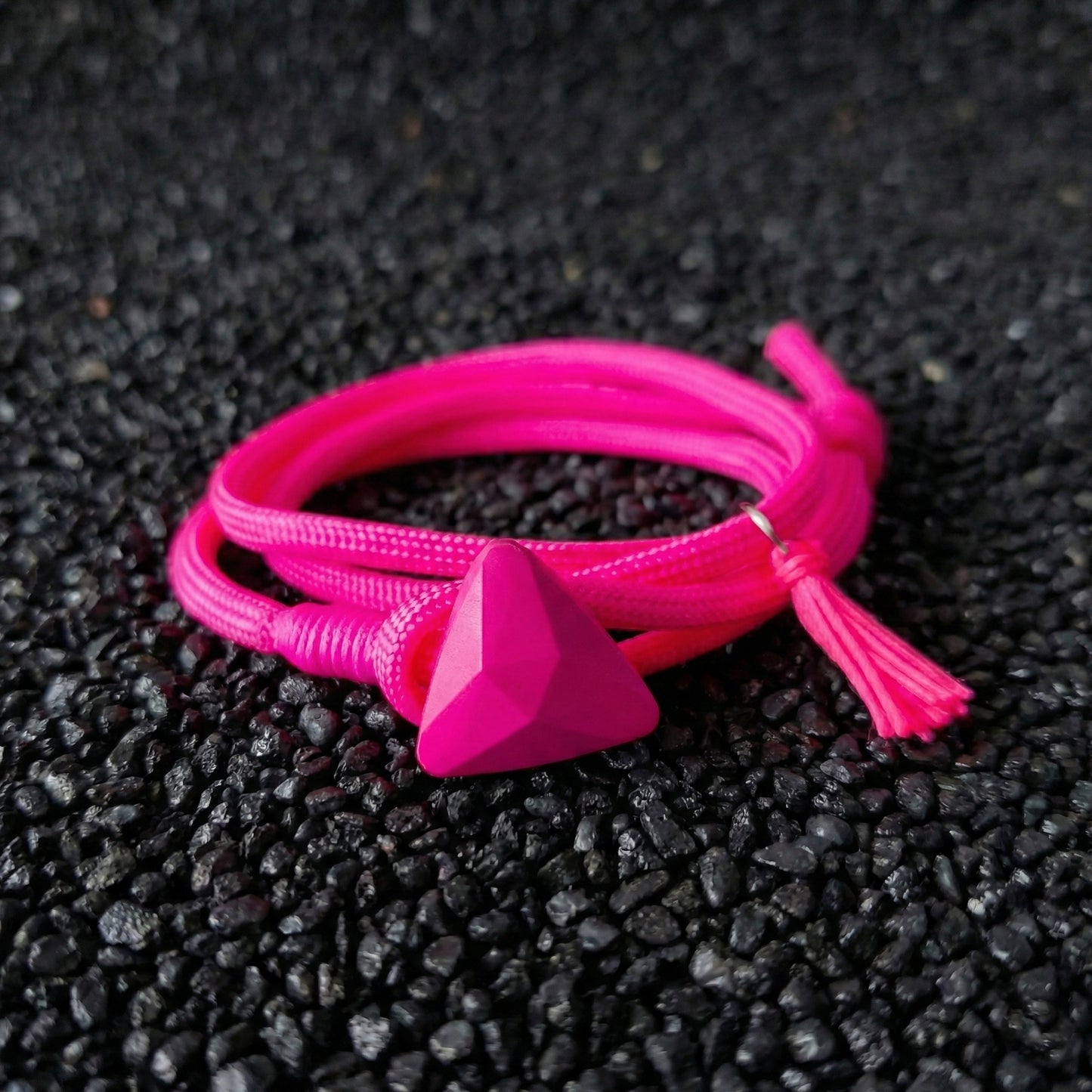 TRIANGLE PINK, PULSERA TRIANGULO DE CONCRETO