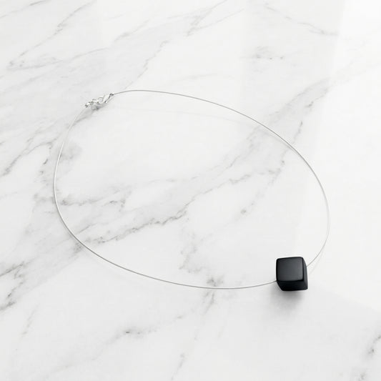 STEEL CUBE, COLLAR ACERO CON CUBO AGATA NEGRA MATE