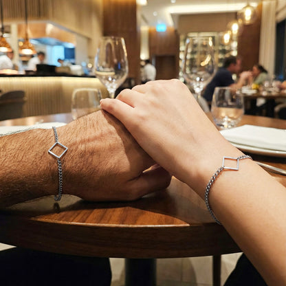LOVERS, SET PULSERAS CON CUADRADO DE ACERO SIMBOLO DE EQUILIBRIO