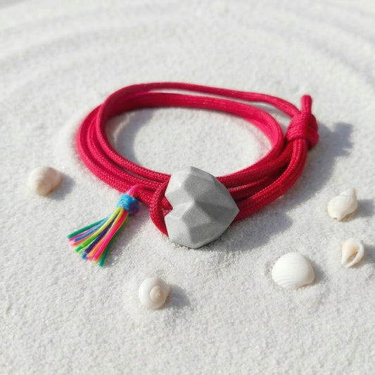 PULSERA CORAZON CONCRETO CORDON ROJO