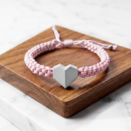 TINY LOVE. PULSERA CON CORAZON Y CORDON TRENZADO  ROSA