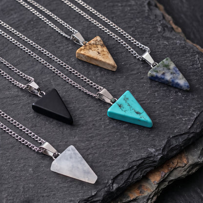 TRIANGLE JASPER.  COLLAR CADENA DE ACERO INOXIDABLE CON DIJE TRIANGULO