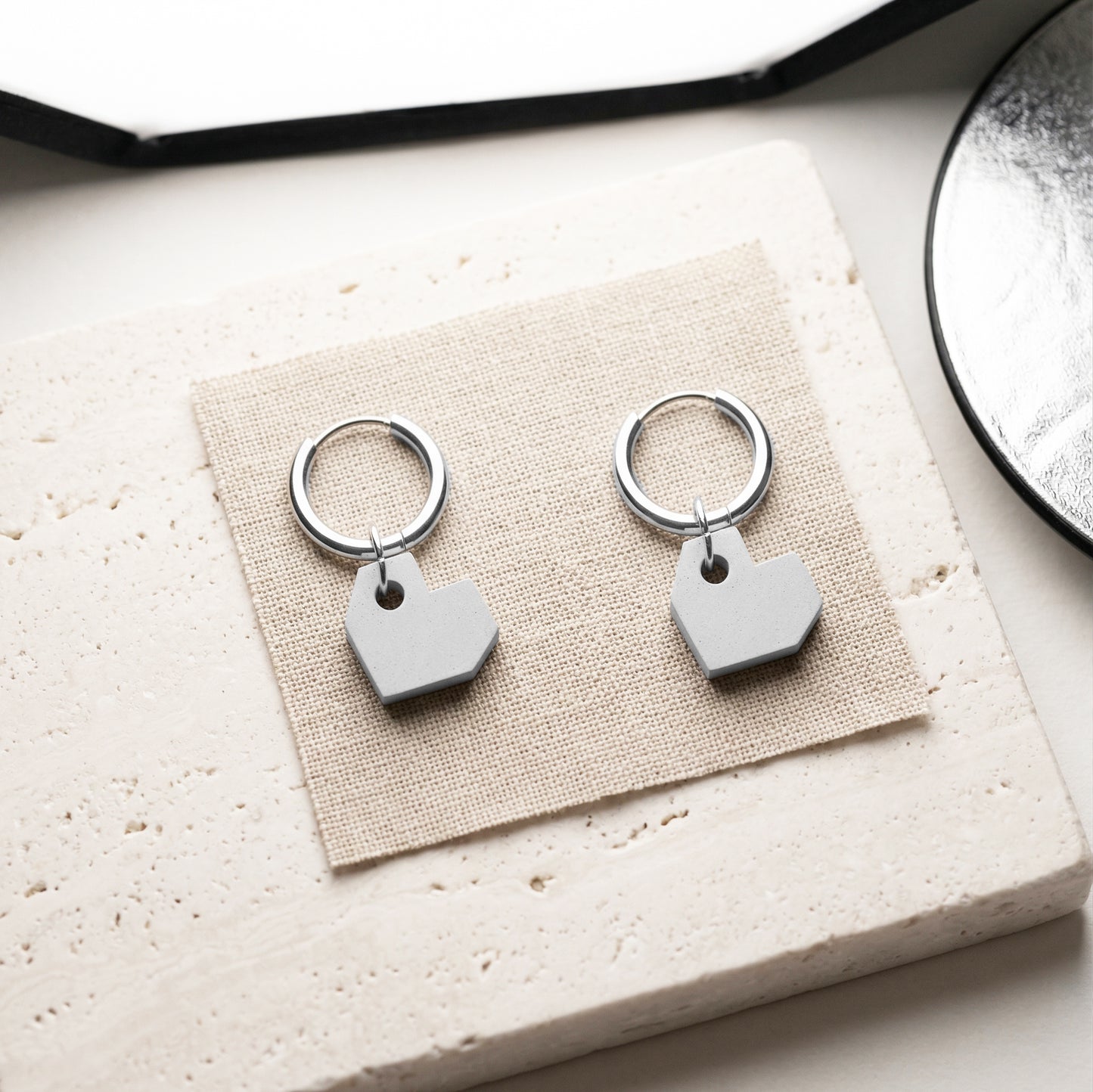 LOVE EARRING