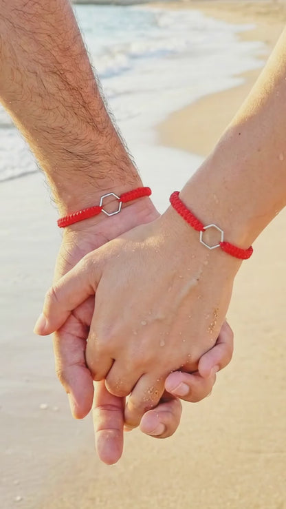 LOVERS RED, SET PULSERAS CON HEXAGONO DE ACERO SIMBOLO DE UNION