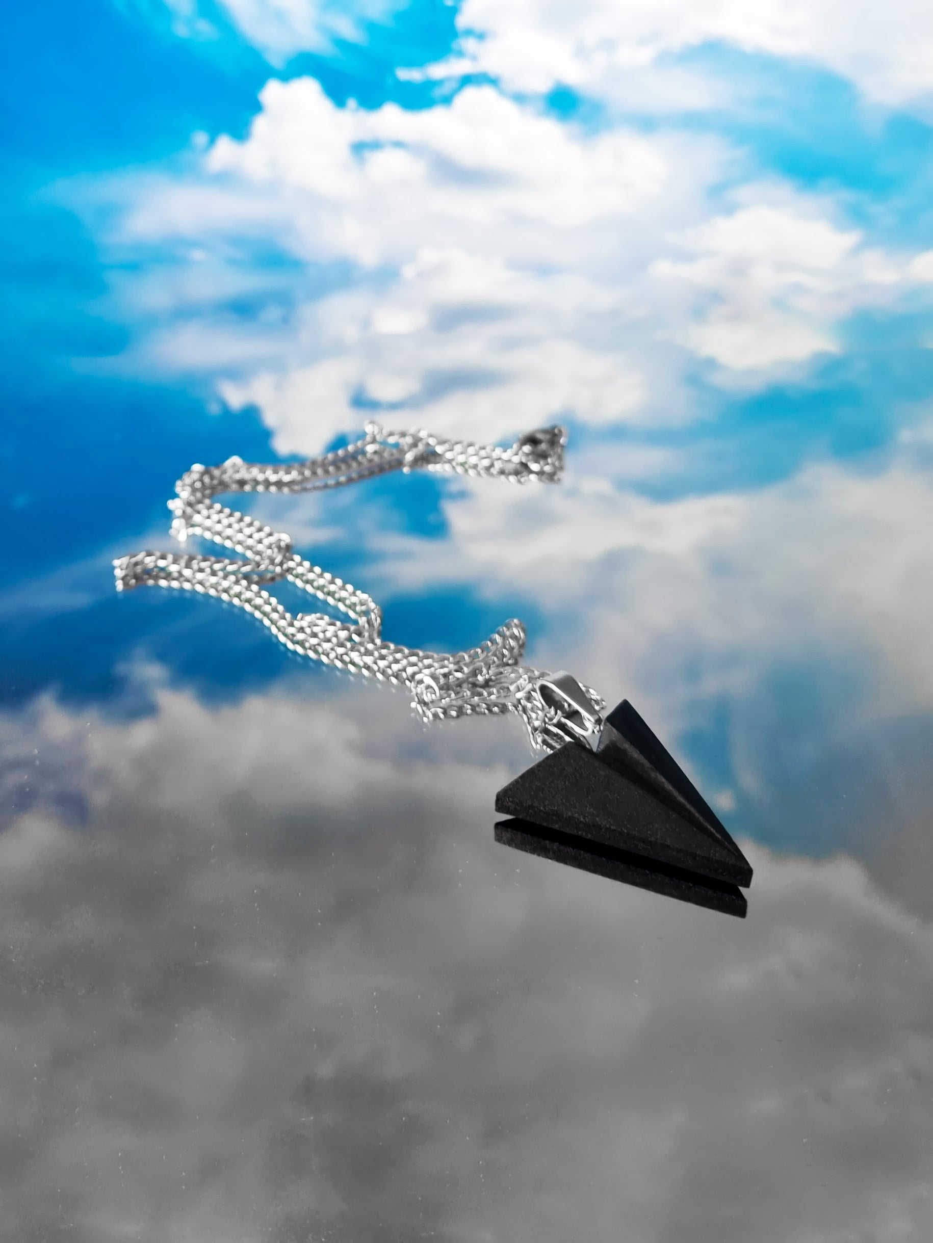 FLY DARK NECKLACE