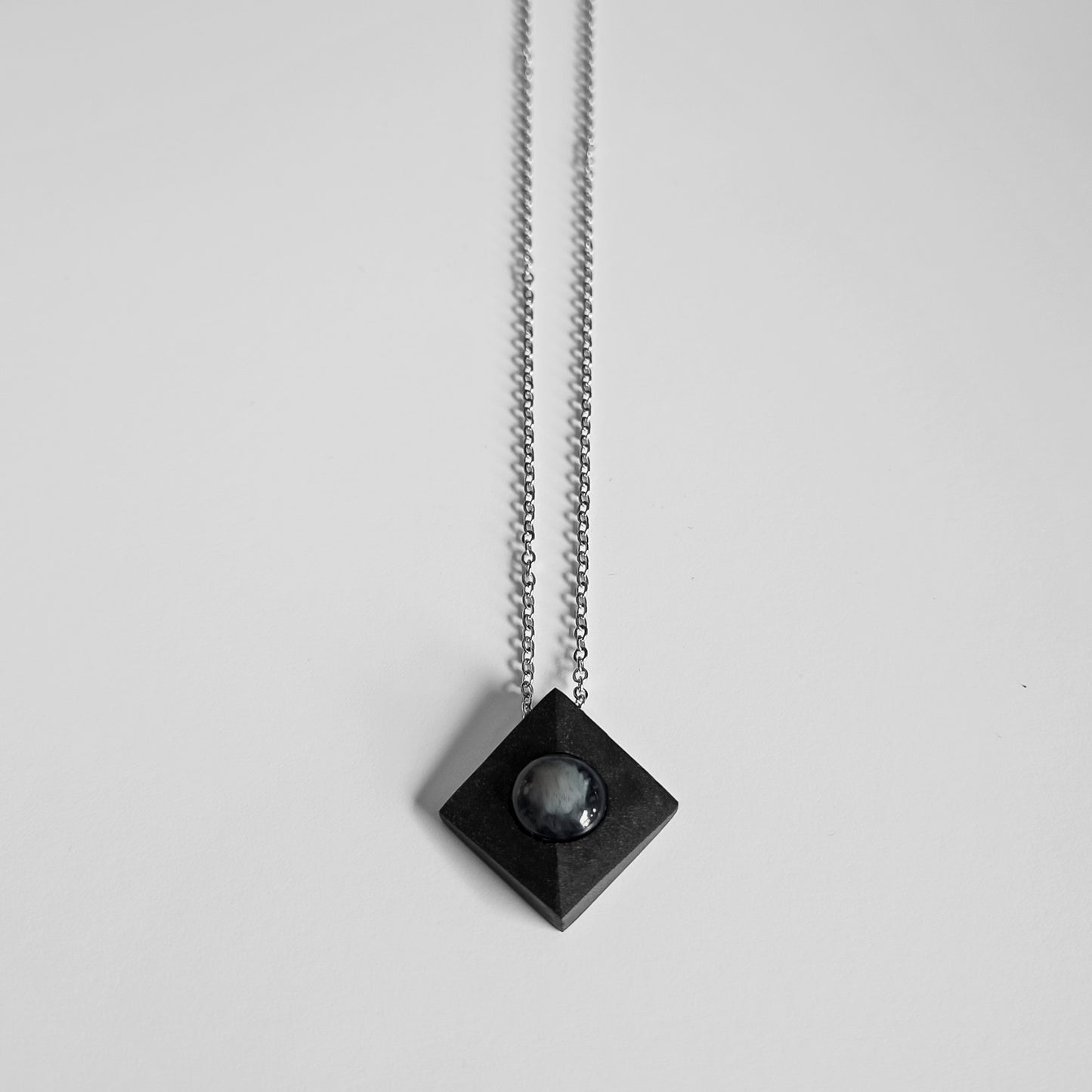 POWER SQUARE NECKLACE