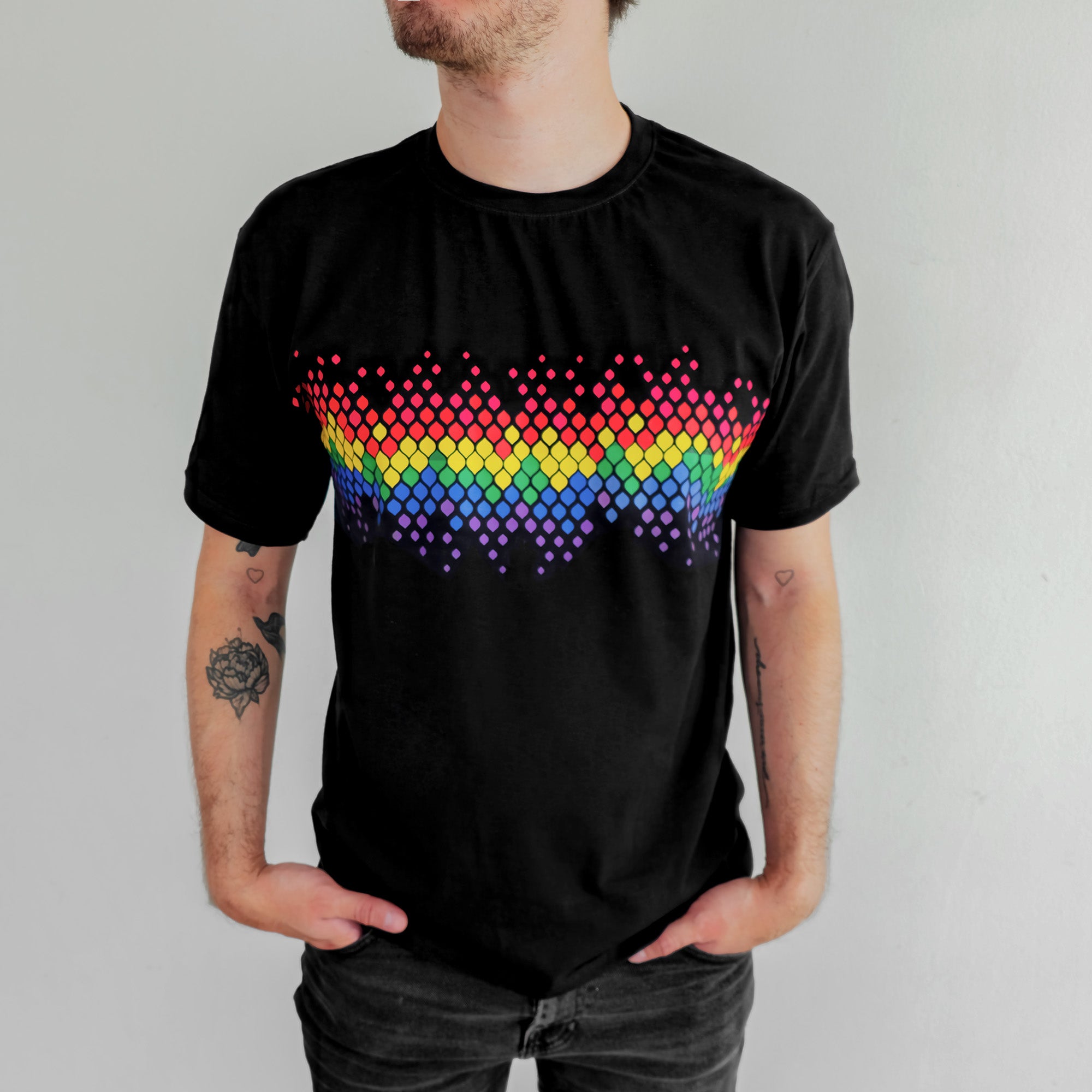 RAINBOW PATTERN BLACK TEE